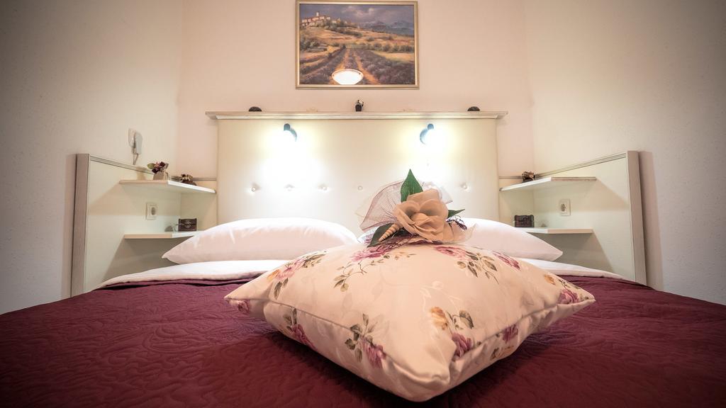 Nika Hotel Čatrnja Buitenkant foto